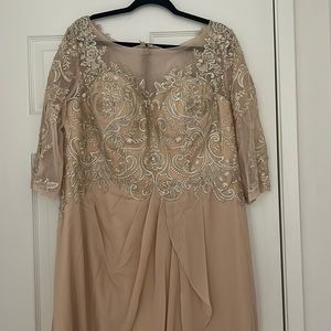 Size 18, Champagne A-line Scoop Illusion Floor-Length Chiffon Lace With Beading